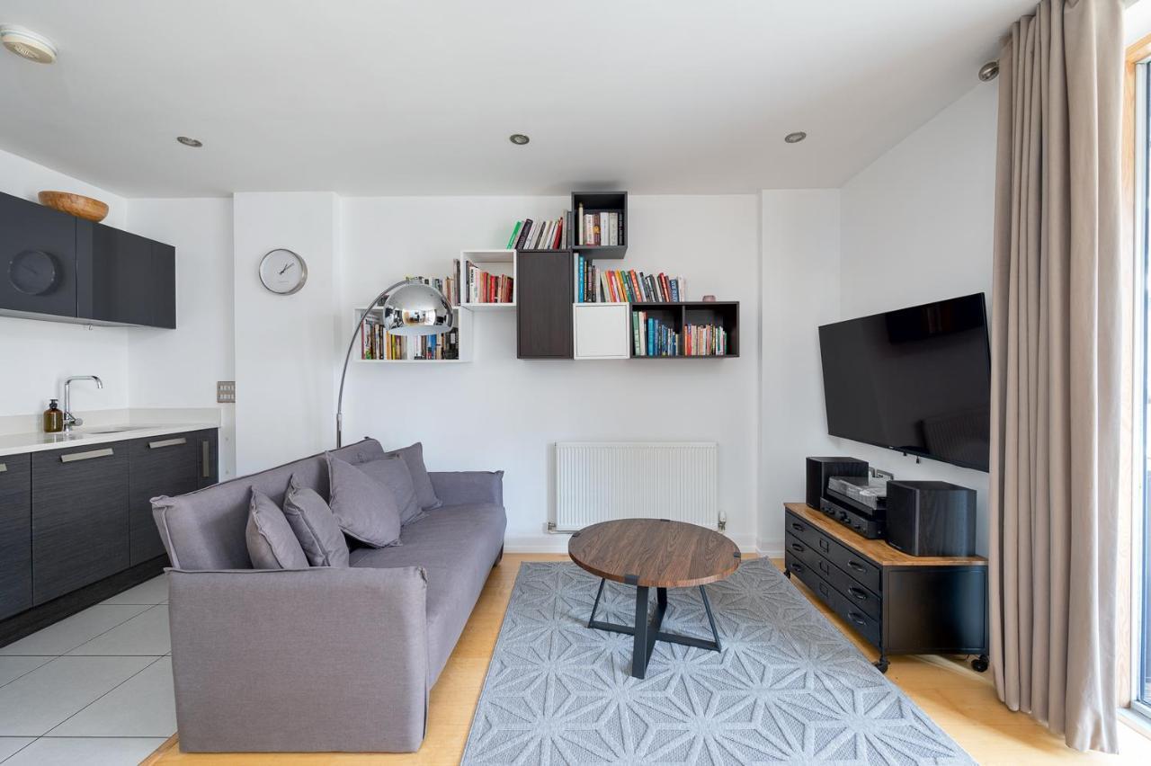 D8 - Canal View Apartment Лондон Екстериор снимка