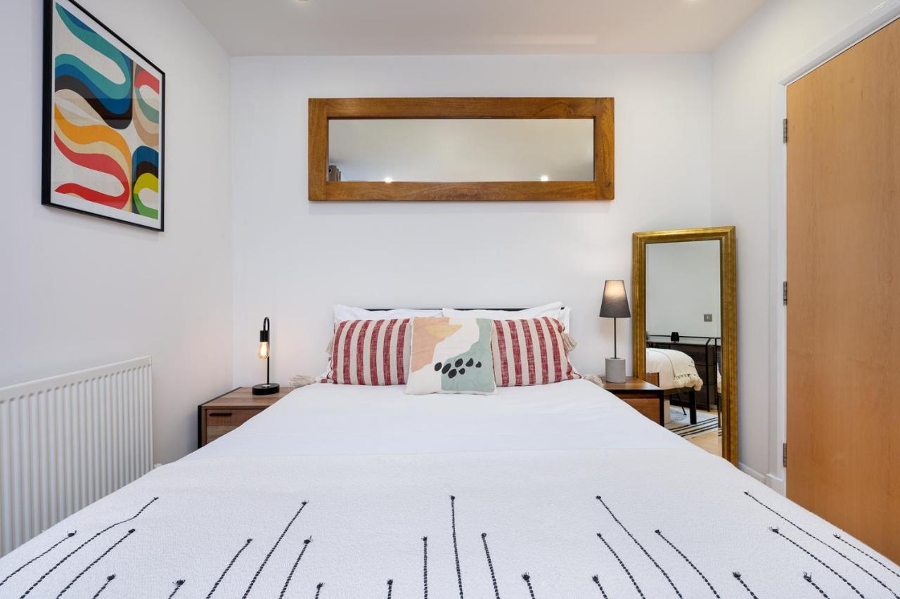D8 - Canal View Apartment Лондон Екстериор снимка